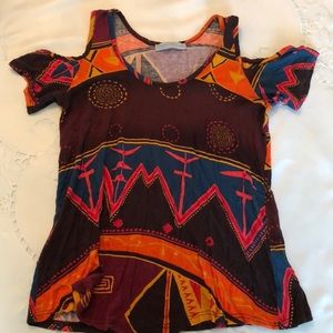 Geometric Shirt with shoulder cut out